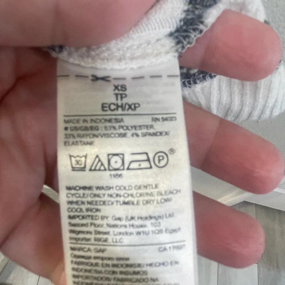 GAP ribbed black and white long striped Cardigan- size XS (fits like a small) - Picture 5 of 8